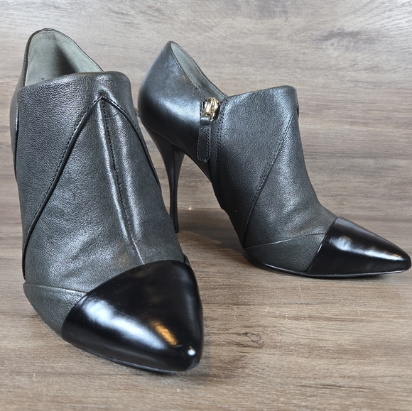 Tory Burch Lorelei Charcoal Gray Black Leather Point Toe Ankle Boot Bootie Sz 7M - Picture 3 of 16